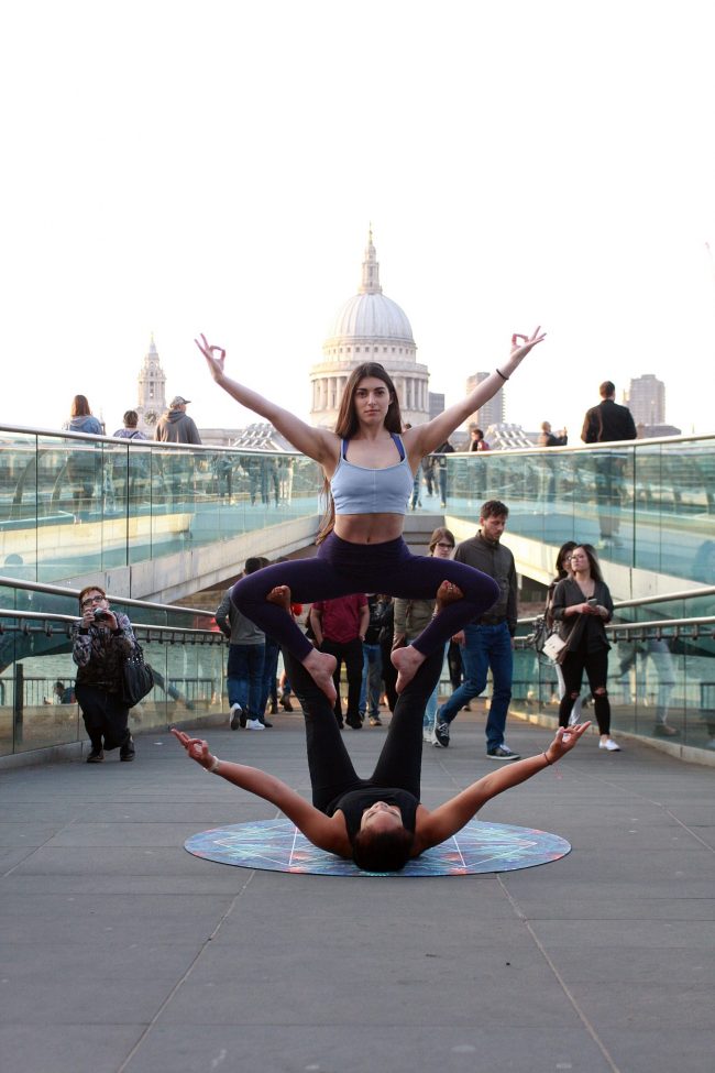 acro-acro-yoga-acrobat-1139487
